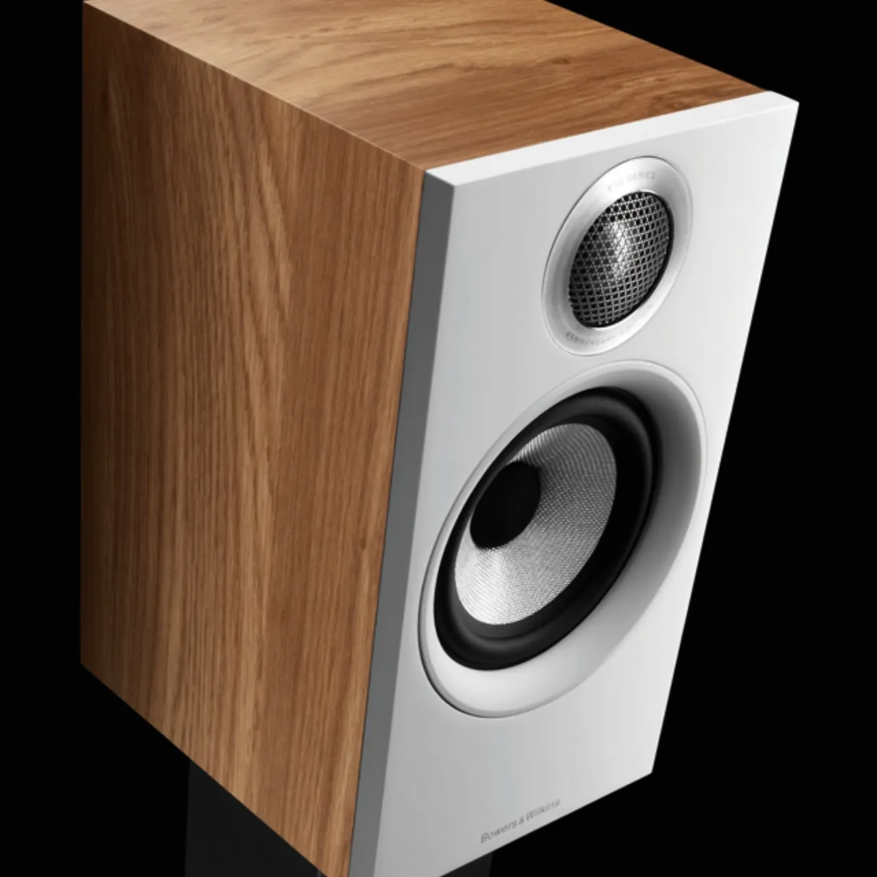 P 20 607 S2 Anniversary Edition Oak Beauty@2x